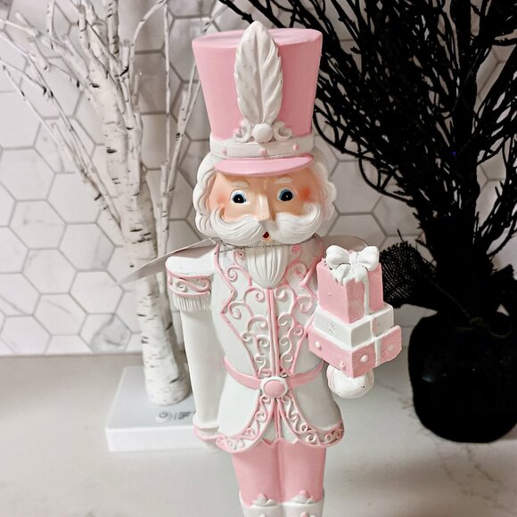 NEW! SHABBY CHIC SWEET NUTCRACKER DECOR - Picture 2 of 5